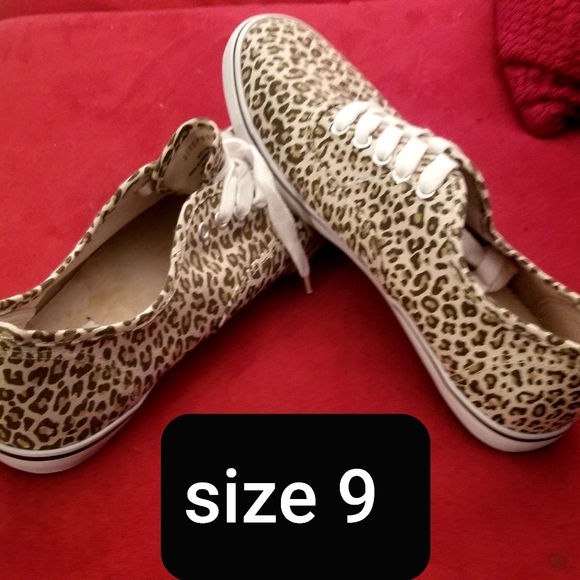Final sale!! New Cheetah print shoes - Picture 2 of 4